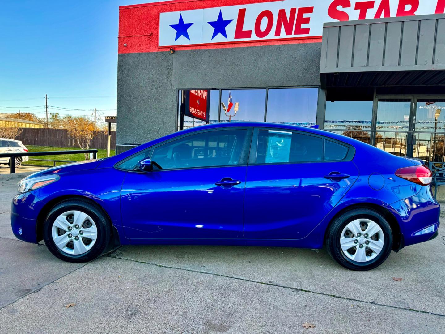 2018 BLUE KIA FORTE LX (3KPFK4A74JE) , located at 5900 E. Lancaster Ave., Fort Worth, TX, 76112, (817) 457-5456, 0.000000, 0.000000 - This is a 2018 KIA FORTE LX 4 DOOR SEDAN that is in excellent condition. There are no dents or scratches. The interior is clean with no rips or tears or stains. All power windows, door locks and seats. Ice cold AC for those hot Texas summer days. It is equipped with a CD player, AM/FM radio, AUX por - Photo#3